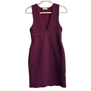 ✨Aritzia Babaton
Deep V Dress✨